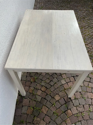Tisch aus Vollholz Bild 2