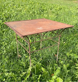 prächtiger kleiner Tisch für Garten und Terrasse Bild 3