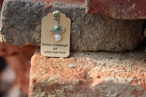 Schutzengel Glücksbringer mit echten Naturstein Perle "Jade grün" Bild 3