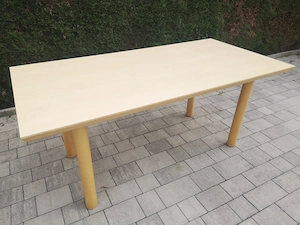 Massiver Tisch Bild 2