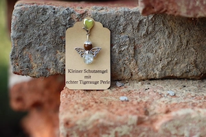 Schutzengel Glücksbringer mit echten Naturstein Perle "Tigerauge" Bild 4