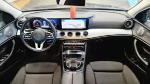 Mercedes-Benz E 200 Bild 12
