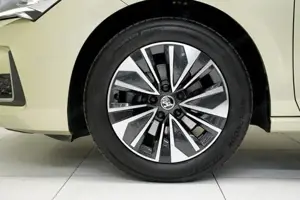 Skoda Superb 1.5 TSI mHEV Selection Massage PDC ACC Bild 3