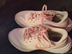 Nike Sportschuhe Bild 3