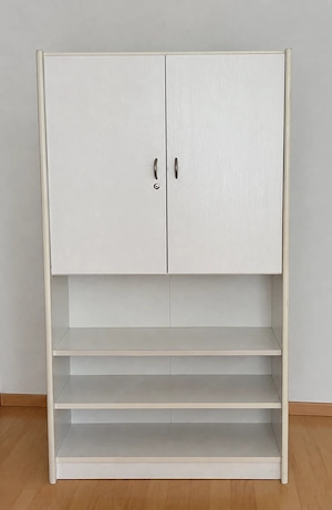 Schreibtisch, diverse Möbel, Regale Bild 2