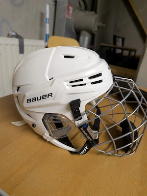 Bauer Helm  Bild 2