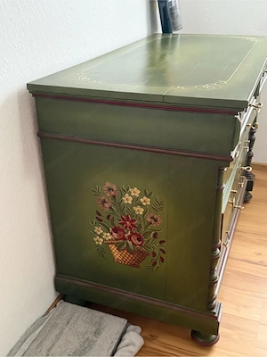 Handbemalte Vintage Kommode Bild 4