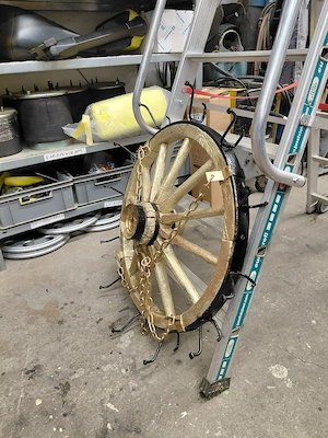 Wagenrad Garderobe Bild 2