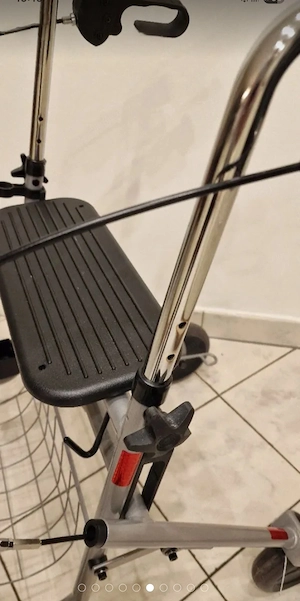 Rollator mit Sitzfläche und Korb  Bild 2
