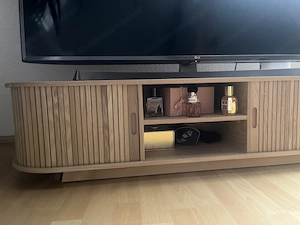 Fernseher mit Tv Board 