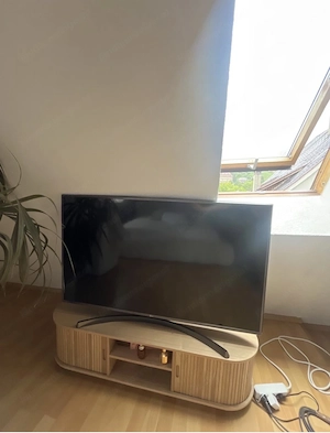 Fernseher mit Tv Board  Bild 3