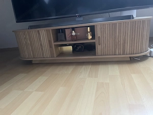 Fernseher mit Tv Board  Bild 2