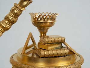 Fein ziselierte goldene Bronzeuhr aus dem frühen 19. Bild 2