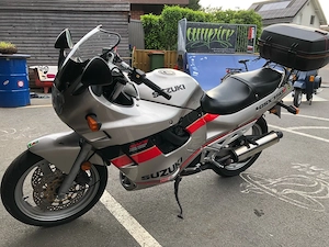 Suzuki GSX 750 F  Bild 3