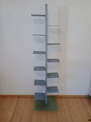 Vielfältiges Bücherregal in ausgezeichnetem Zustand Bild 1