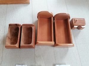 Holz-Puppenhaus möbliert Vollholz Bild 6