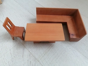 Holz-Puppenhaus möbliert Vollholz Bild 3