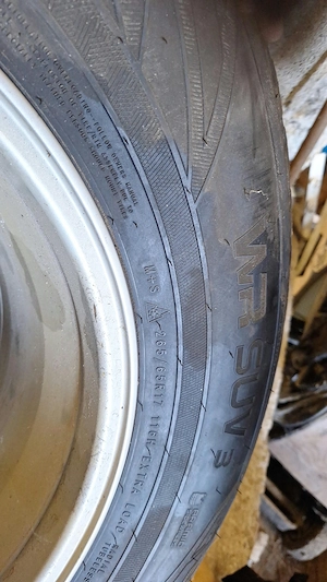 Verkaufe Nokian Winterreifen M+S 255 70R16 Bild 4