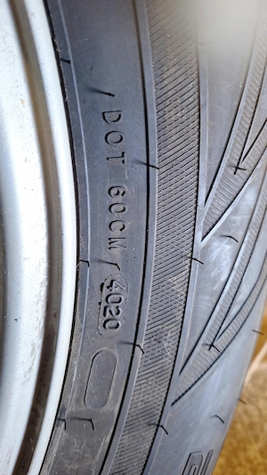 Verkaufe Nokian Winterreifen M+S 255 70R16 Bild 2