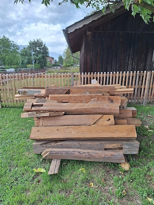 Altholzbalken Brennholz