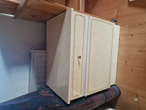 Schrank mit 2 Kästchen Bild 3