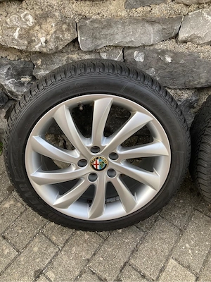 Alfa Romeo Giulietta Turbina Winterräder 225 45R17 Good Year Bild 8