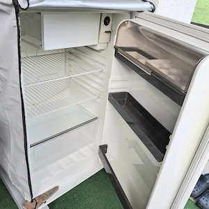 Kühlschrank abzugeben! Innen und Aussenbereich! Bild 3