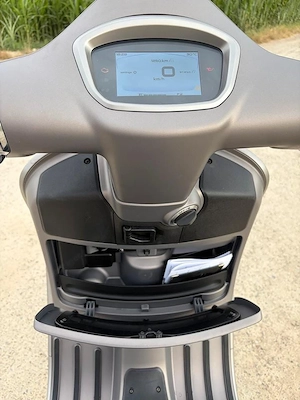 Vespa GTS300 HPE Supertech Bild 3