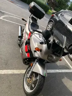 Suzuki GSX 750 F  Bild 5