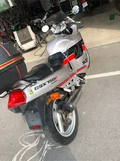 Suzuki GSX 750 F  Bild 4