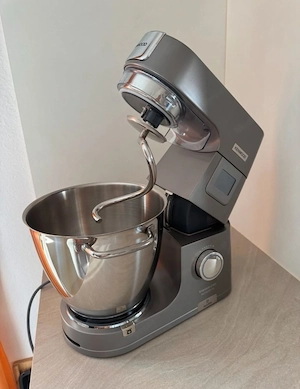 Ich verkaufe unsere Kenwood Titanium Chef Patissier XL (KWL90.004SI) in Silber. Bild 2