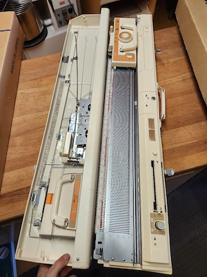 Brother KR 830 Strickmadchine zu Verschenken  Bild 5