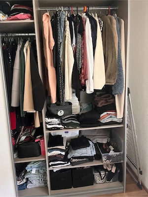 Kleiderschrank Bild 4