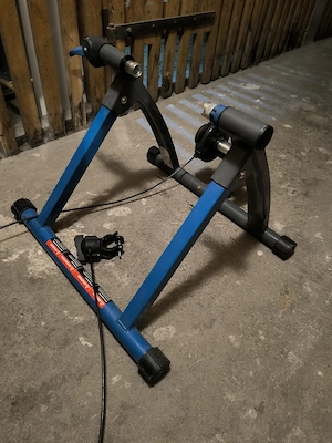 Fahrradtrainer indoor Bild 2