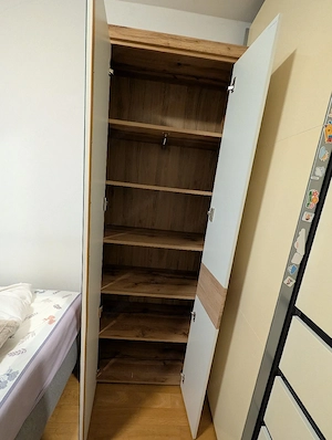 Großer Garderobenschrank mit Spiegel - NEU   neuwertig Bild 3