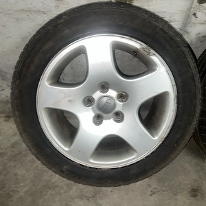 5xAudi Alufelgen mit sommerreifen 205 55 16  Bild 2