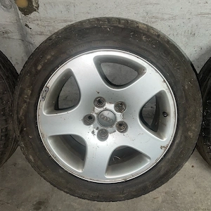 5xAudi Alufelgen mit sommerreifen 205 55 16  Bild 3