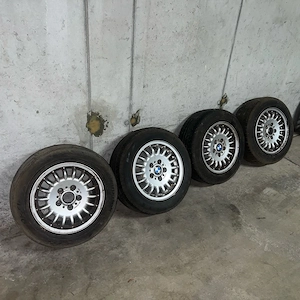 4x BMW Alufelgen mit sommerreifen 205 60 15  Bild 3