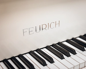 Feurich Flügel Dynamic II, weiß Hochglanz. Kostenlose Lieferung in ganz Vorarlberg(*) Bild 2