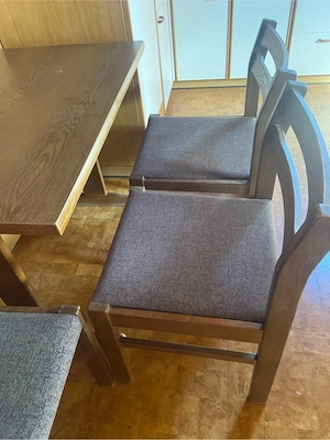 Tisch mit Stühle Bild 2