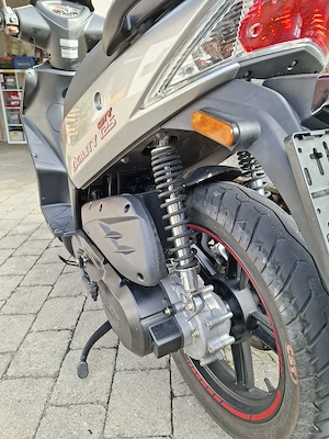 Roller Moped Kymco Agility 125ccm Bild 4