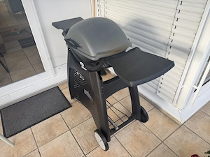 Verkaufe einen gebrauchten Weber Q2400 mit Rollwagen Bild 5