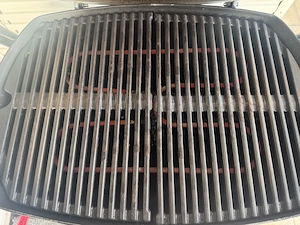 Verkaufe einen gebrauchten Weber Q2400 mit Rollwagen Bild 2