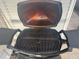 Verkaufe einen gebrauchten Weber Q2400 mit Rollwagen Bild 3
