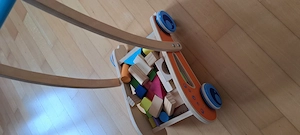 Lauflernwagen mit Holzklötzen