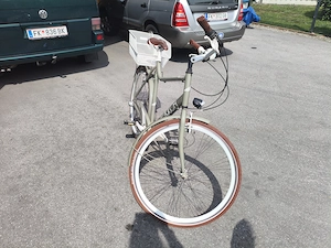 Fahrrad mit Korb Bild 3