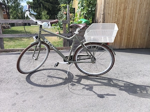 Fahrrad mit Korb Bild 2