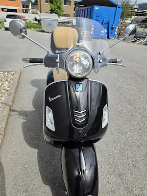 Piaggio Vespa GTS 250 i.e. - nur 2.900km! Bild 2