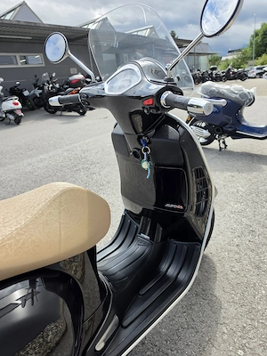 Piaggio Vespa GTS 250 i.e. - nur 2.900km! Bild 3