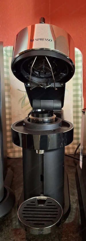 Kaffeemaschine Nespresso vertuo next - kaum gebraucht Bild 3